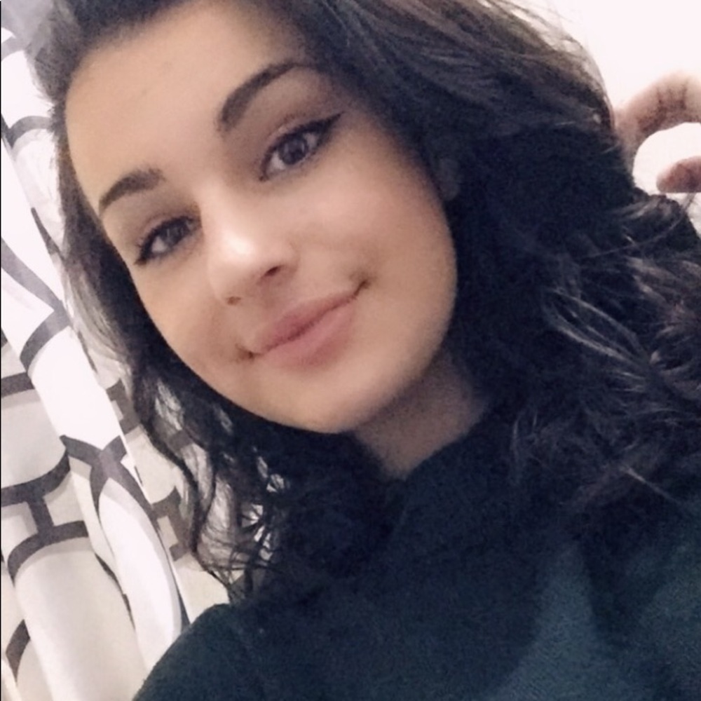 Meet your Posher, Eva